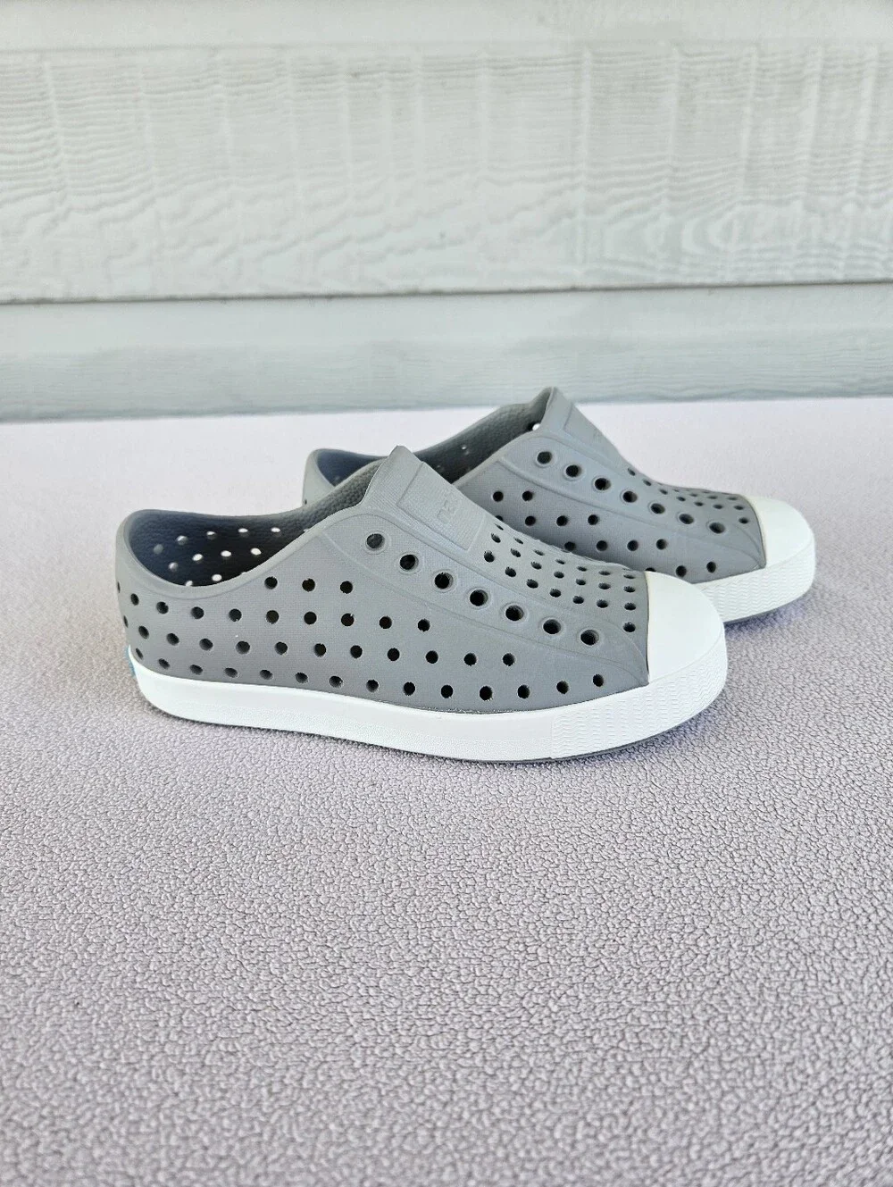 Native Jefferson Child SZ C11 Grey White Slip-On Water Shoes Unisex